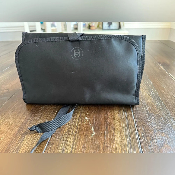 Chanel foldable cosmetics bag - Picture 10 of 14
